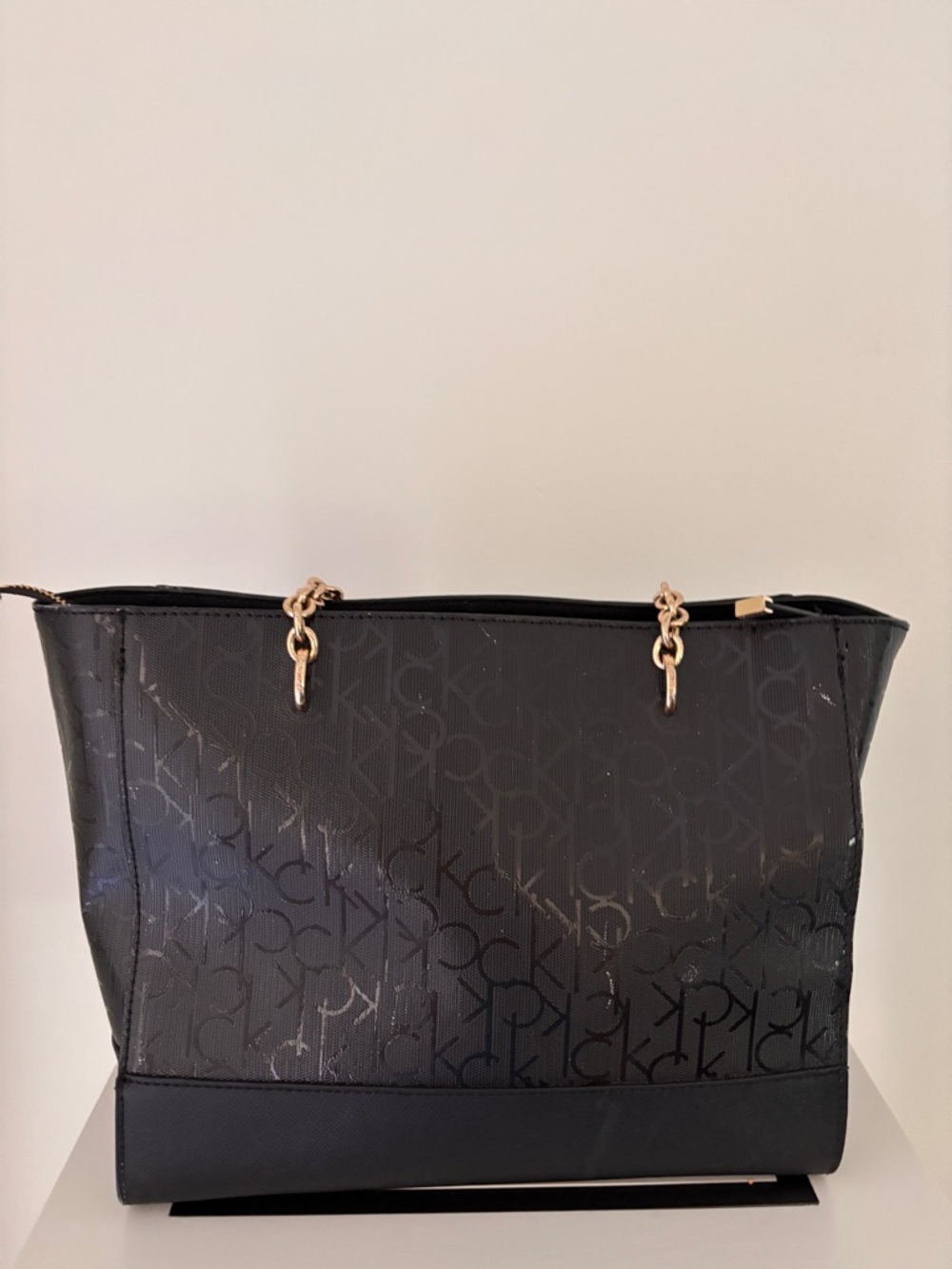 Calvin Klein Handbag with Pink Floral Print and Gold Chains - Picture 4 of 9